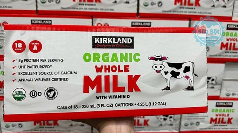 Sữa tươi nguyên kem Kirkland Organic Whole Milk With Vitamin D từ nguồn sữa bò được nuôi trên đồng cỏ, đạt chuẩn USDA