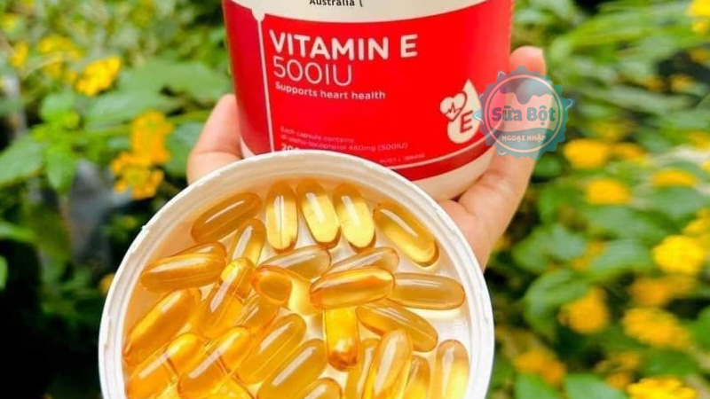 Uống 1 viên Vitamin E Healthy Care 500IU trong bữa ăn mỗi ngày