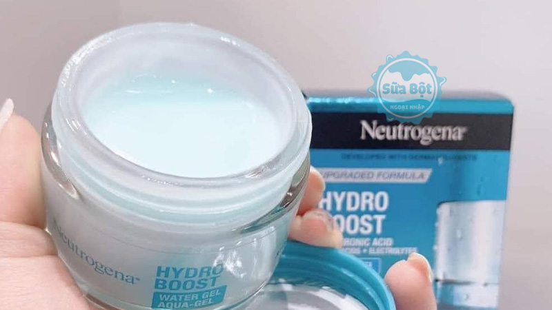 Kem dưỡng ẩm Neutrogena Hydro Boost Aqua Gel bản Pháp 50ml thoa lên khuôn mặt nhẹ nhàng