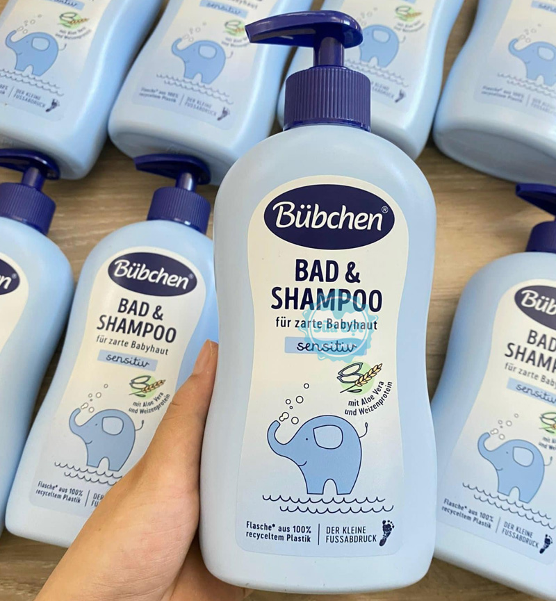 Bubchen Bad and Shampoo 400ml loại bỏ mồ hôi, bụi bẩn trên da, tóc bé nhẹ nhàng