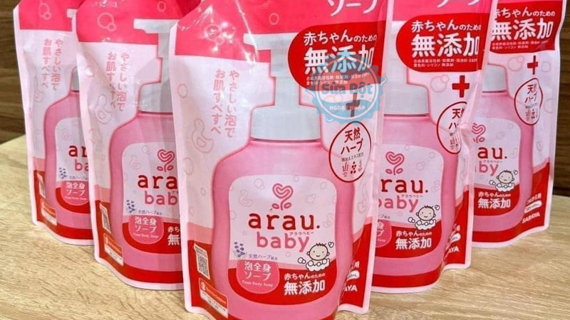 Arau Baby có chứa thành phần thảo mộc an toàn, không gây kích ứng da trẻ