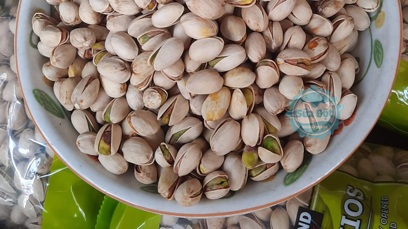 Hạt dẻ cười Kirkland Signature Pistachios bỏ vỏ và ăn trực tiếp hoặc chế biến món ăn