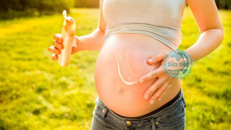 Bà bầu nên chọn dùng kem chống nắng vật lý, thương hiệu uy tín, chất lượng