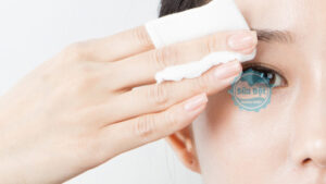 Dùng kem chống nắng có cần tẩy trang không? Một số lưu ý cần biết