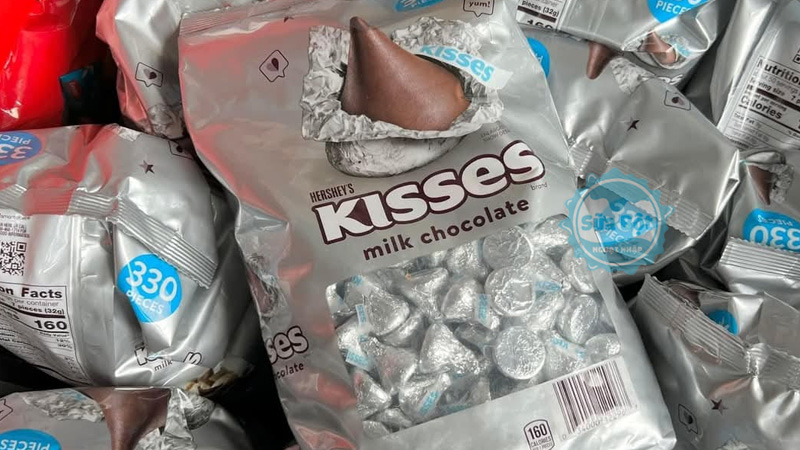 Hershey’s Kisses Milk Chocolate có hương vị socola nguyên chất cùng sữa bò thơm béo