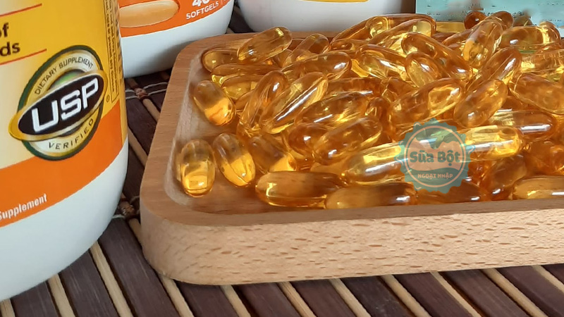 Viên dầu cá Kirkland Fish Oil 1000mg mỗi ngày 2 lần, mỗi lần uống 1 viên