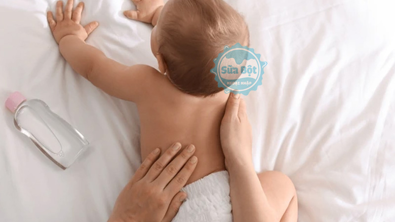 Chọn lựa dầu massage phù hợp với loại da của bé