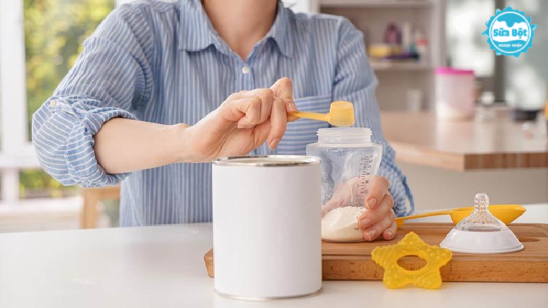 Lưu ý khi mẹ uống sữa bột của con