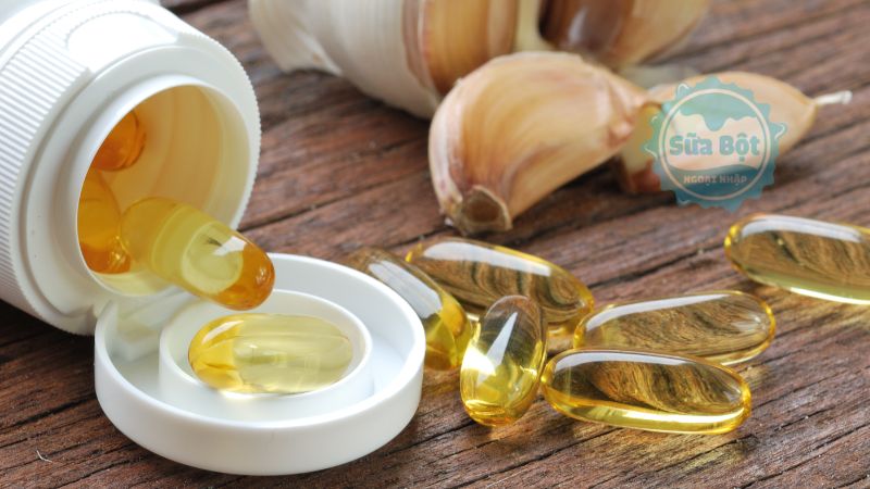 Tinh dầu tỏi là một loại tinh dầu được chiết xuất từ củ tỏi Tinh dầu tỏi là một loại tinh dầu được chiết xuất từ củ tỏi