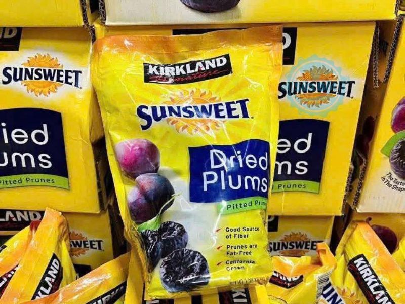 Mận sấy khô Kirkland Signature Sunsweet Dried Plums có vị chua chua ngọt ngọt dễ dùng Mận sấy khô Kirkland Signature Sunsweet Dried Plums có vị chua chua ngọt ngọt dễ dùng
