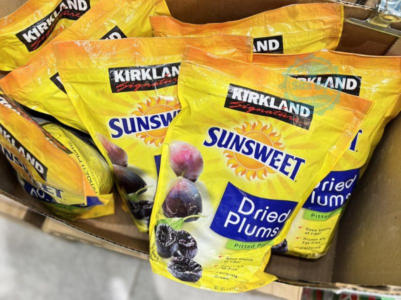 Mận sấy khô Kirkland Signature Sunsweet Dried Plums thưởng thức ngay sau khi mở bao bì