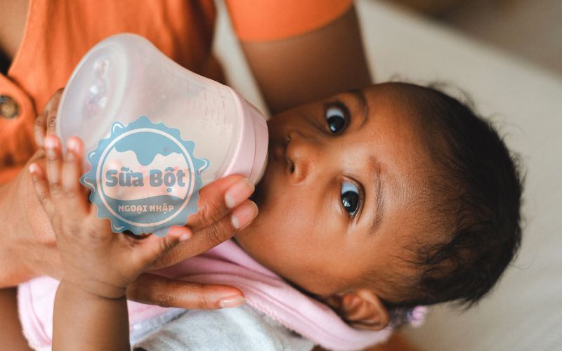 Nên tham khảo ý kiến trước khi cho bé dùng sữa dành cho bé dị ứng đạm bò