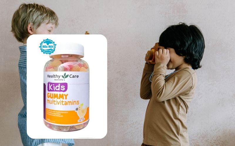 Healthy Care Kids Gummy Multivitamins dạng kẹo dẻo với màu sắc bắt mắt, tạo sự thích thú cho bé khi dùng