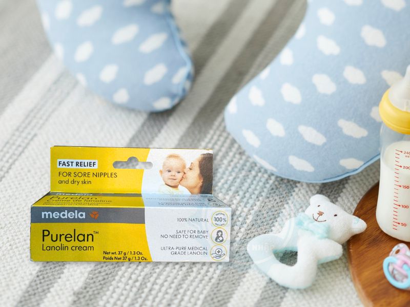 Sử dụng kem bôi nứt đầu ti Medela Purelan